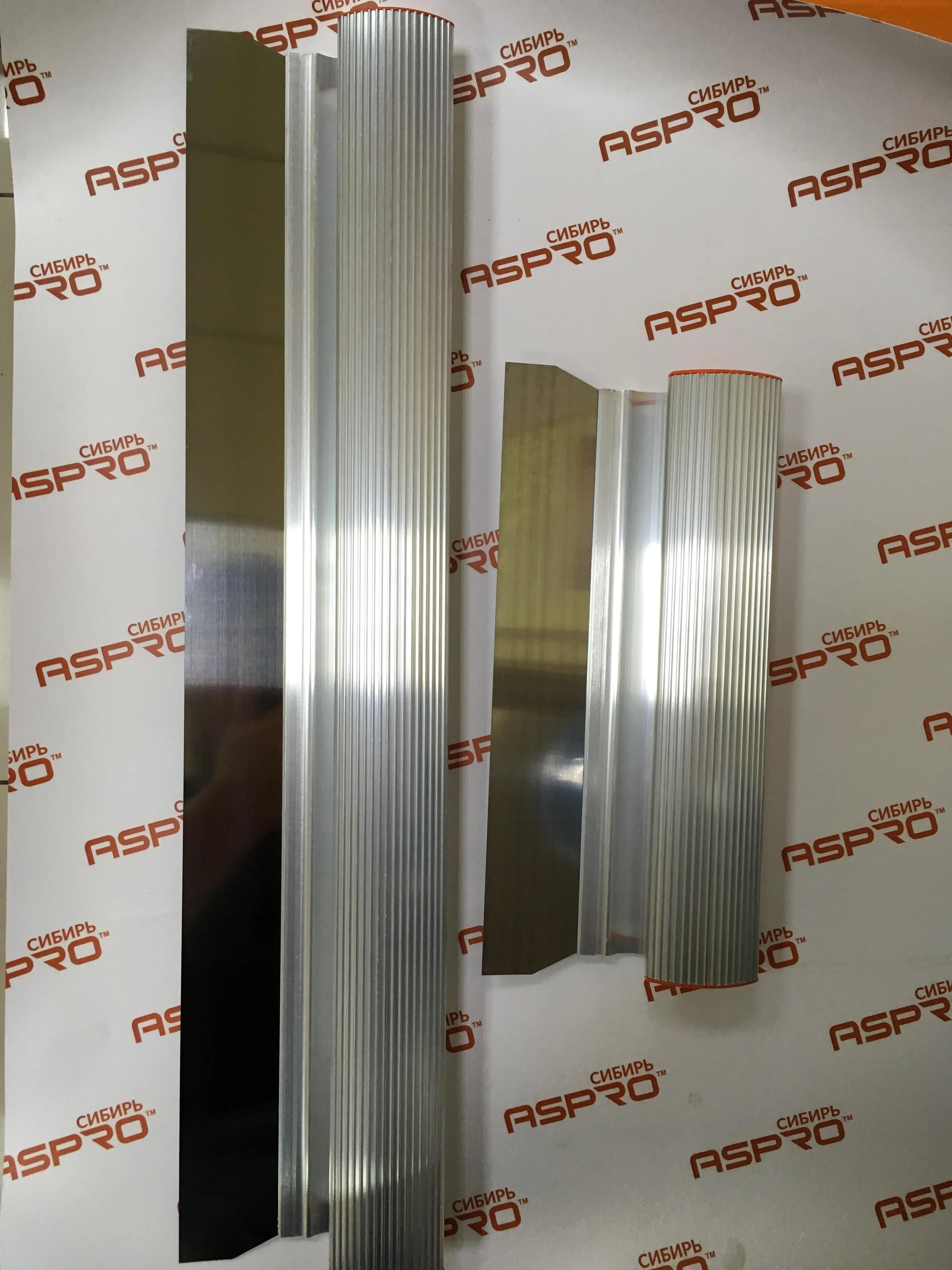 Шпатель малярный фасадный двуручный 300мм