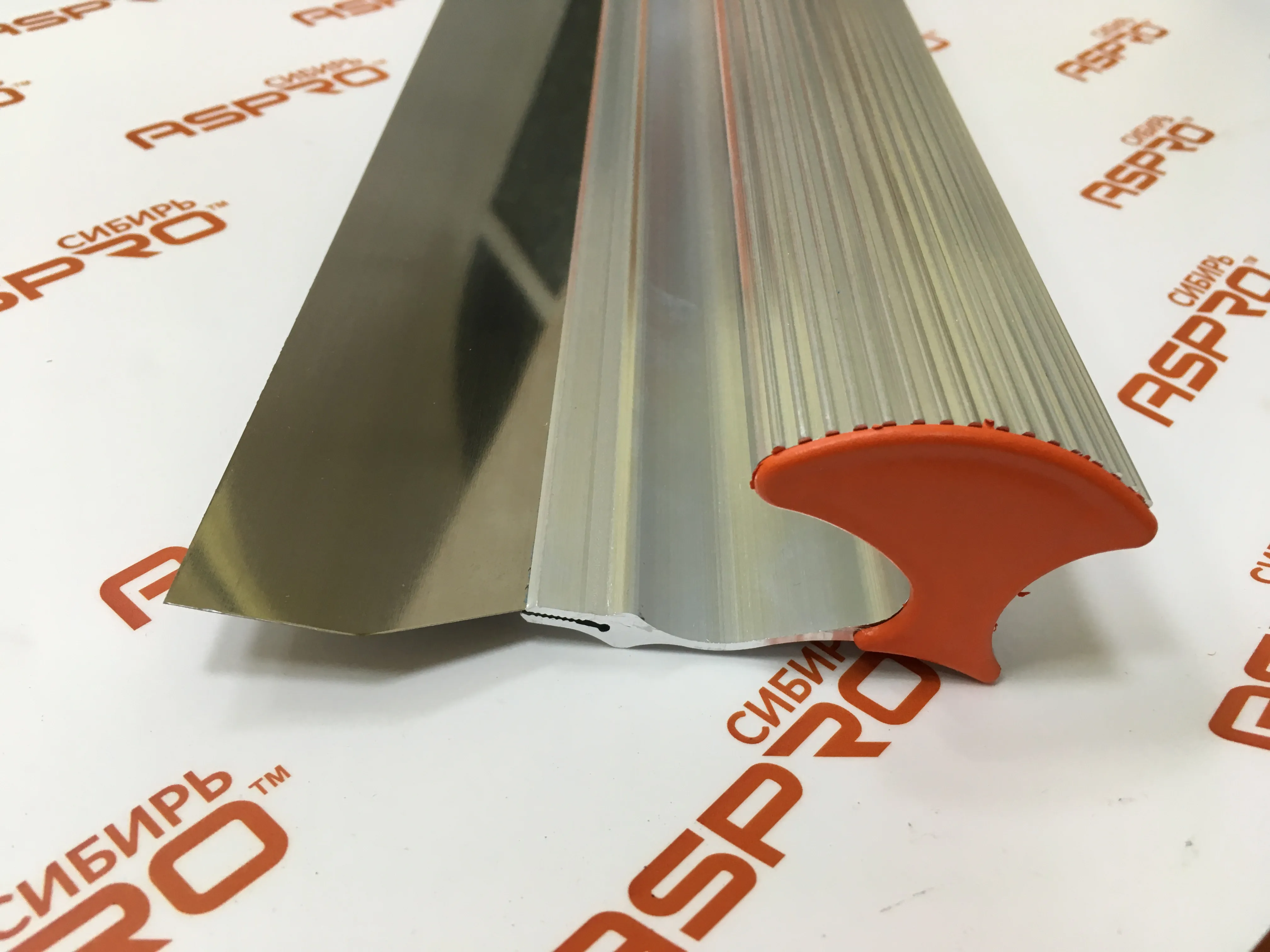 Шпатель малярный фасадный двуручный 300мм