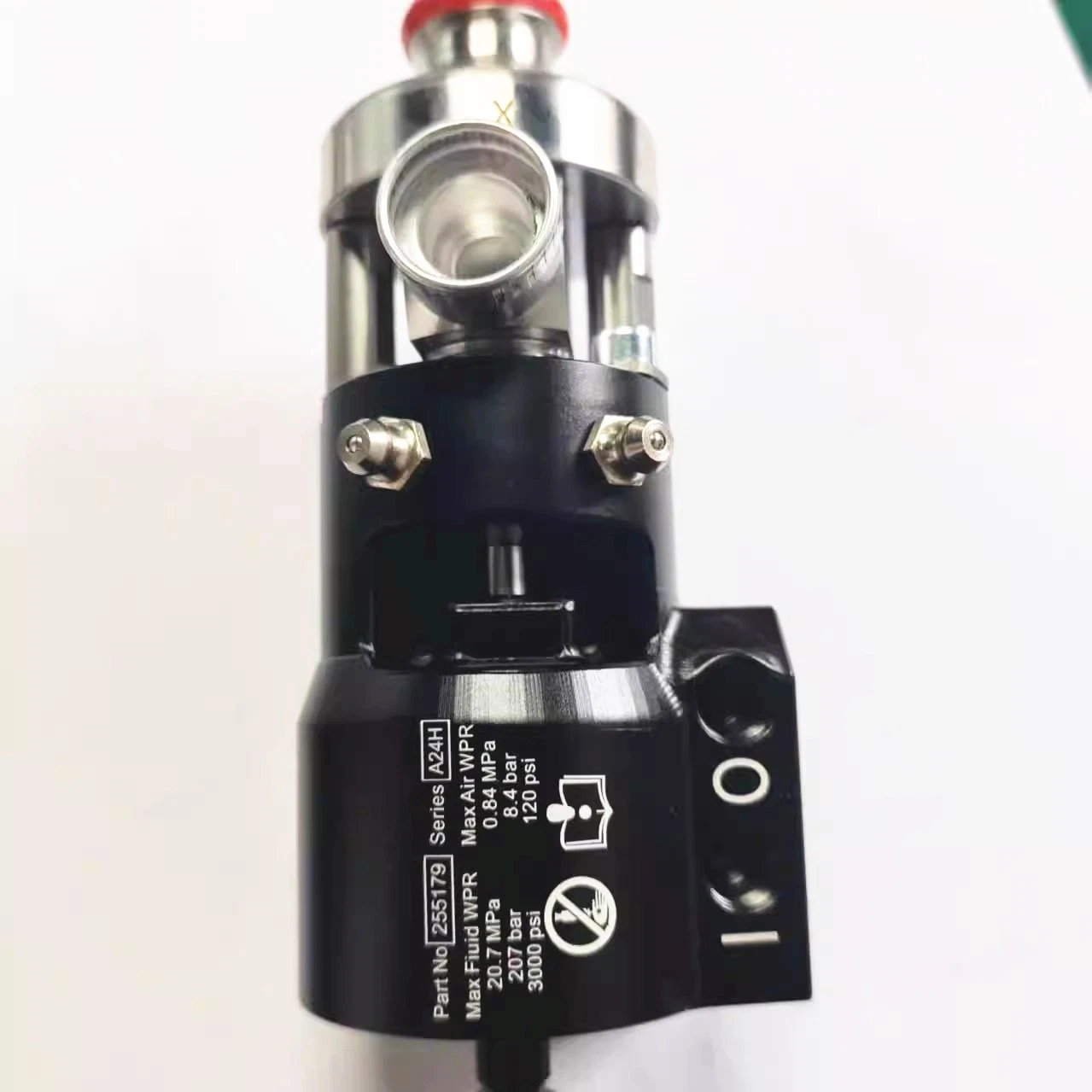 Раздаточный пистолет GRACO MD2 для консистентных смазок 1:1 на мягком основании, с мягким седлом