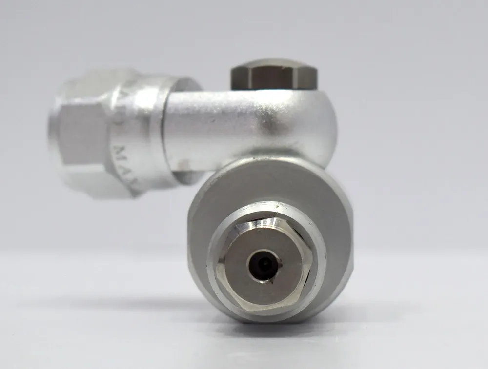 Поворотный механизм с клапаном запорного отключения