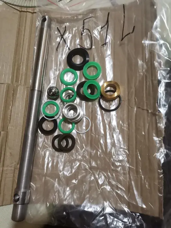 Ремкомплект насоса со штоком поршня и уплотнительными кольцами DP X51L